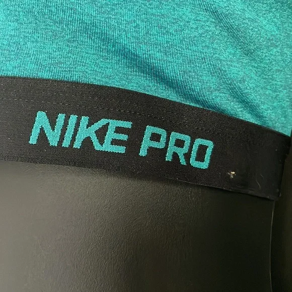 Nike sports bra Dri Fit removable pads for breast Sz S - Picture 2 of 4